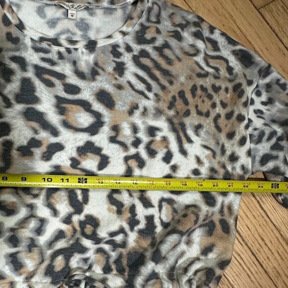 Express One Eleven Leopard Print Slouchy Oversized Cropped Sweatshirt - XS - Picture 4 of 6